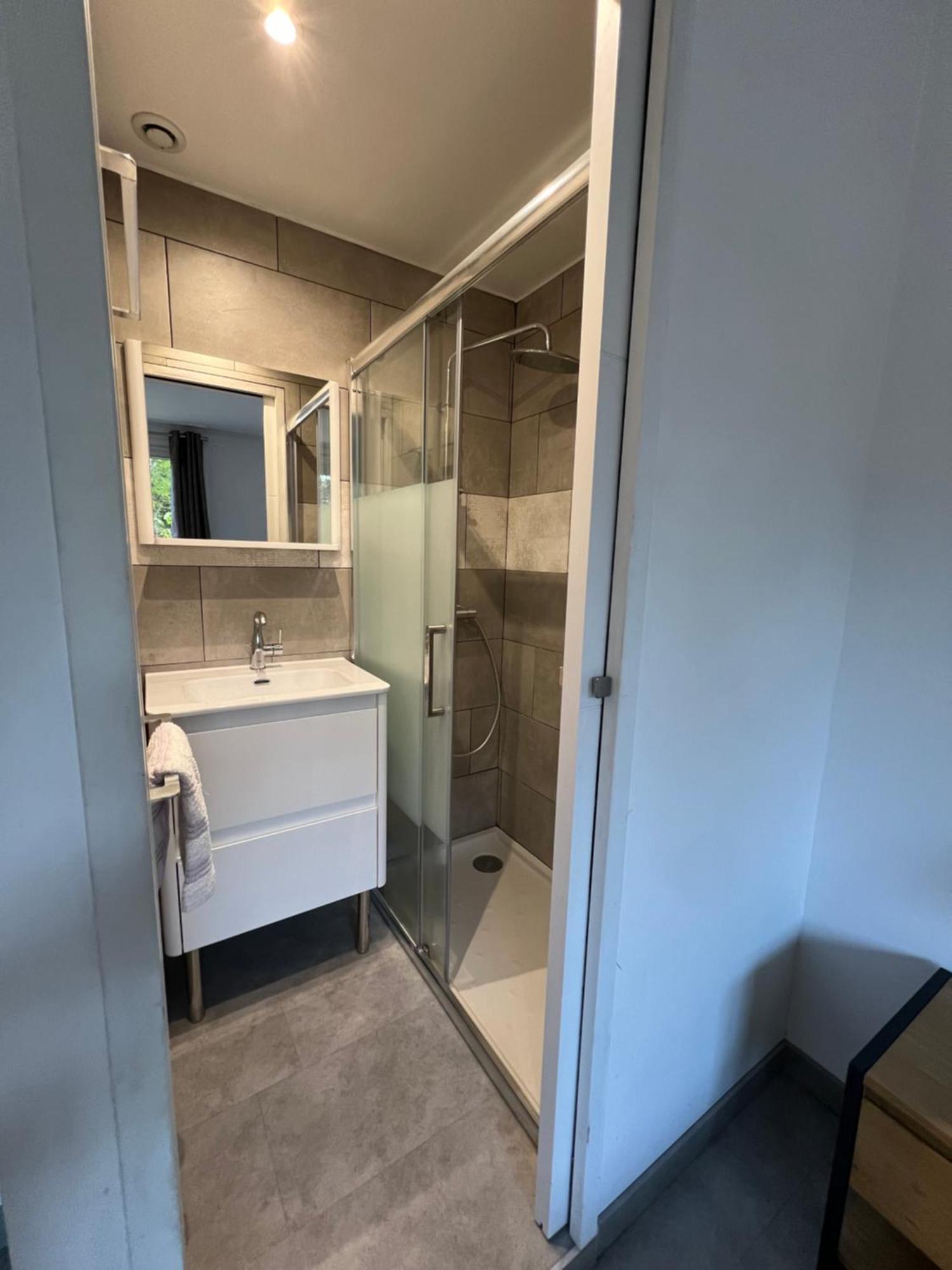 Chambre Avec Salle D'Eau Privee Dans Appartement Partage 200 M Du Tram Montpellier Værelse billede